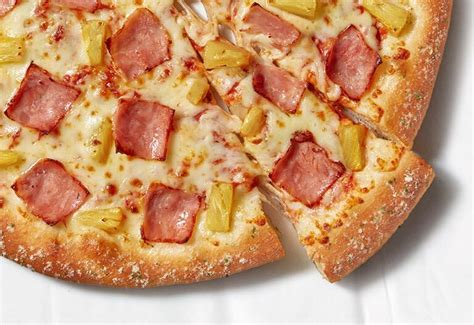 Inspired by the cheesy, quintessential Hawaiian shirts of the 80s and 90s, the line of Pizza Wear features over-the-top elements like a pizza-shaped pocket, blooming pizza slices, and an island made of pineapple. . Pizza hut hawaiian pizza